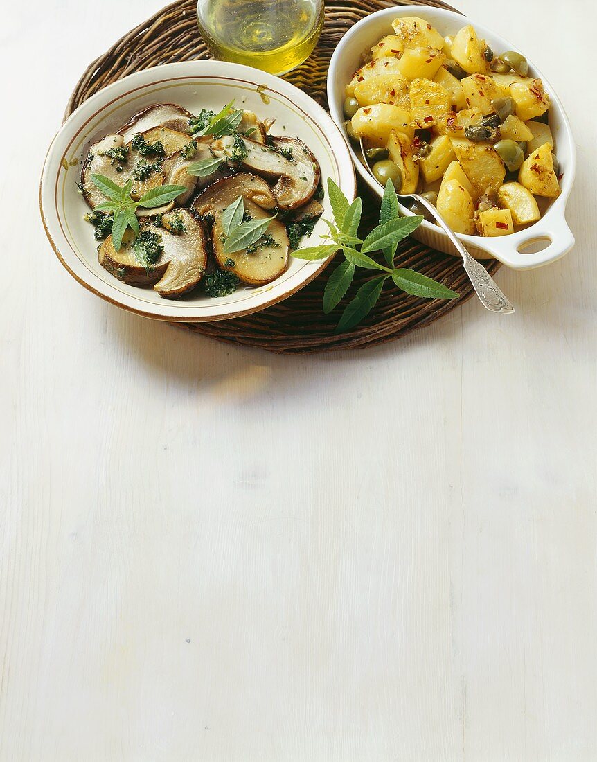 Porcini alla verbena e patate con le olive (Two side dishes)