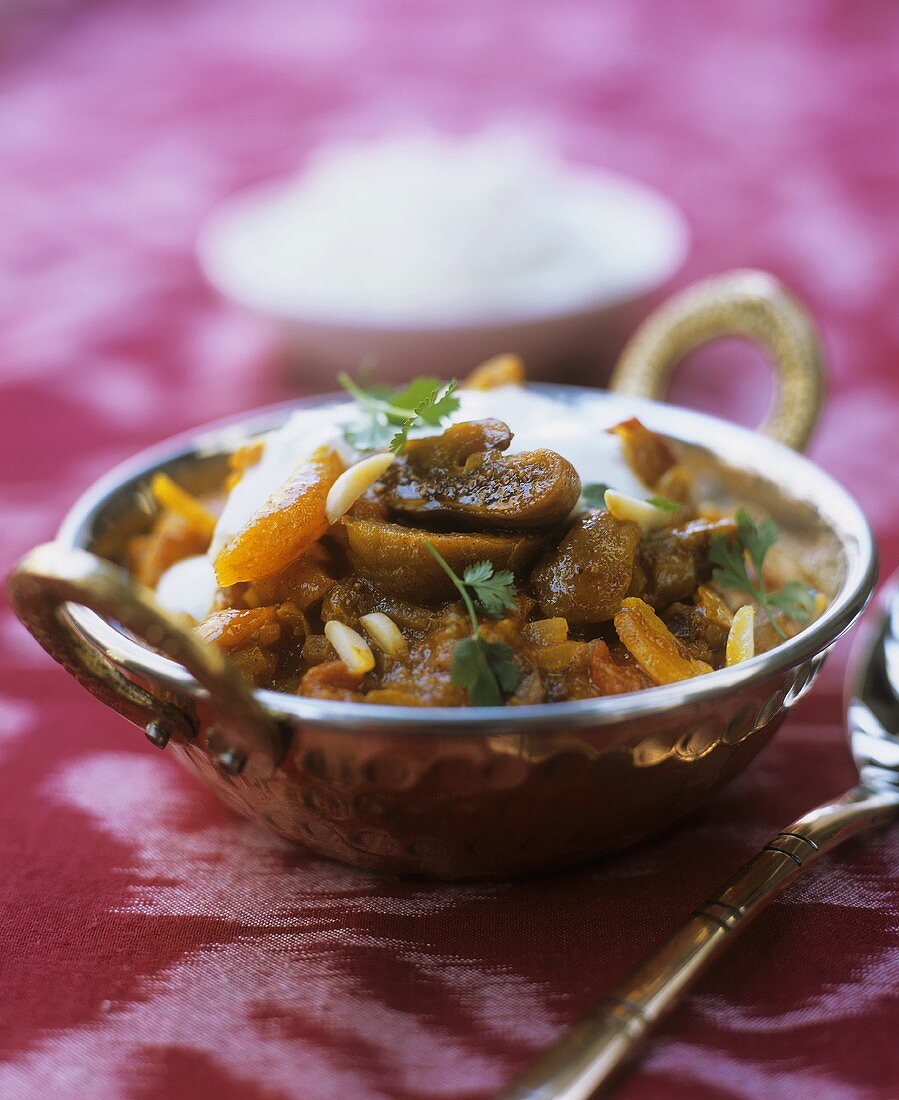 Chicken with apricots (Ayurvedic cuisine)