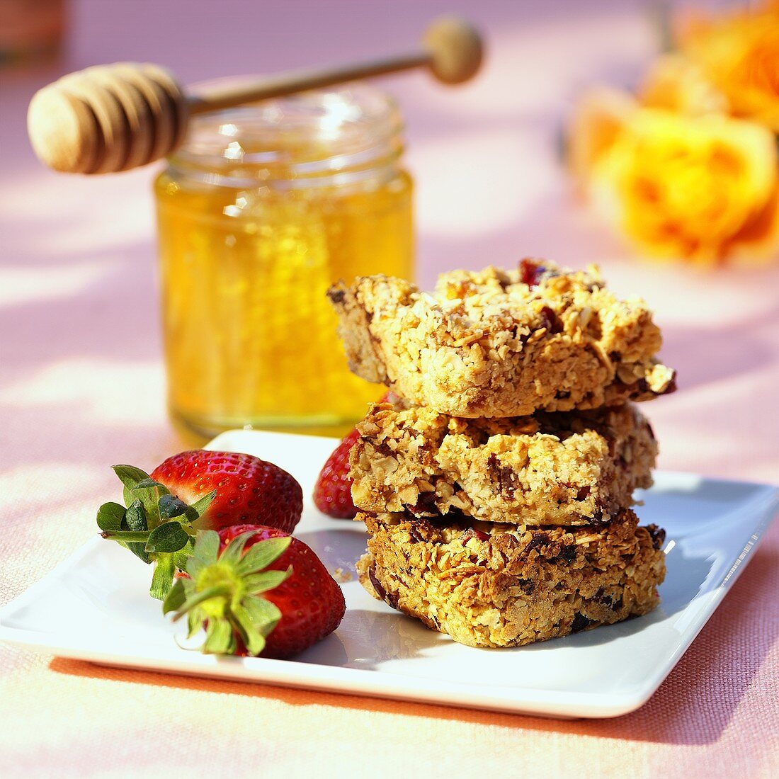 Wholemeal oat and nut biscuits with honey