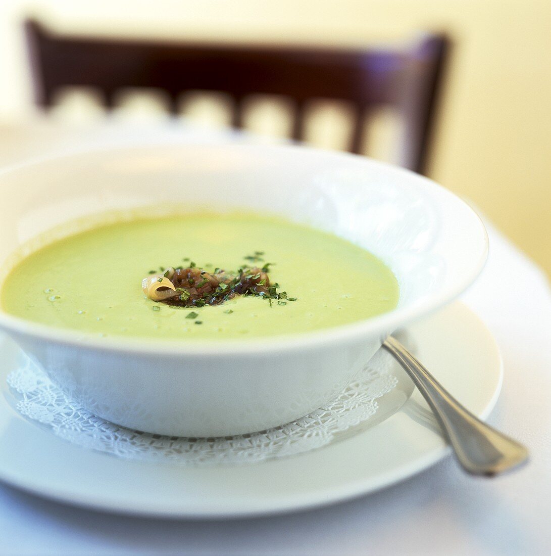Green asparagus cream soup