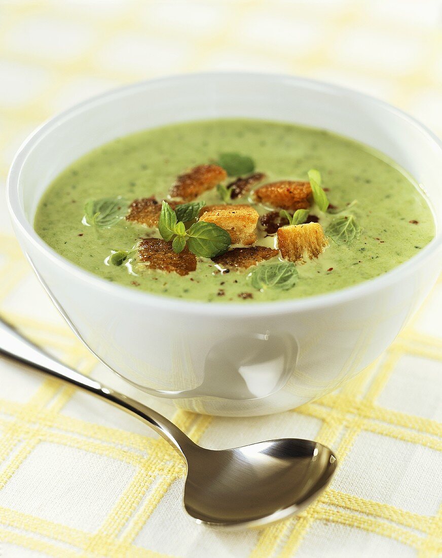 Creamed pea and leek soup with croutons