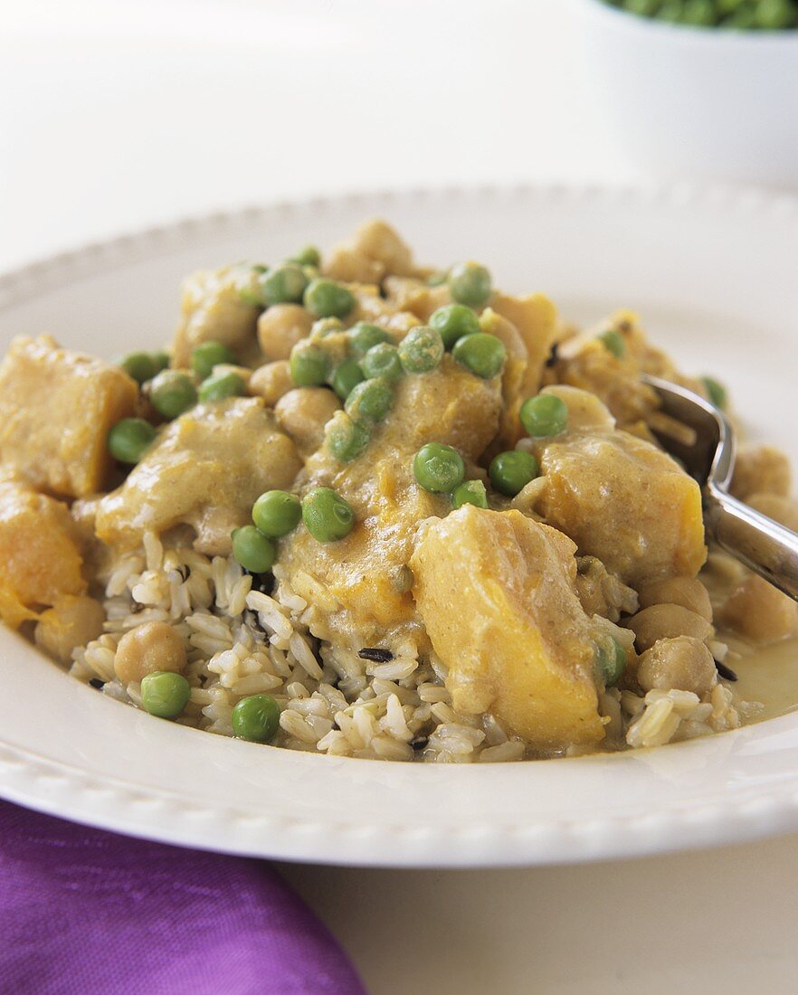 Chicken ragout with curry, rice and peas