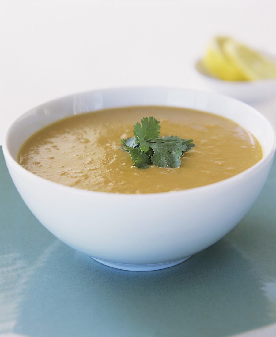 Scharfe Kumara-Kokosnuss-Suppe (aus süßer Kartoffel)