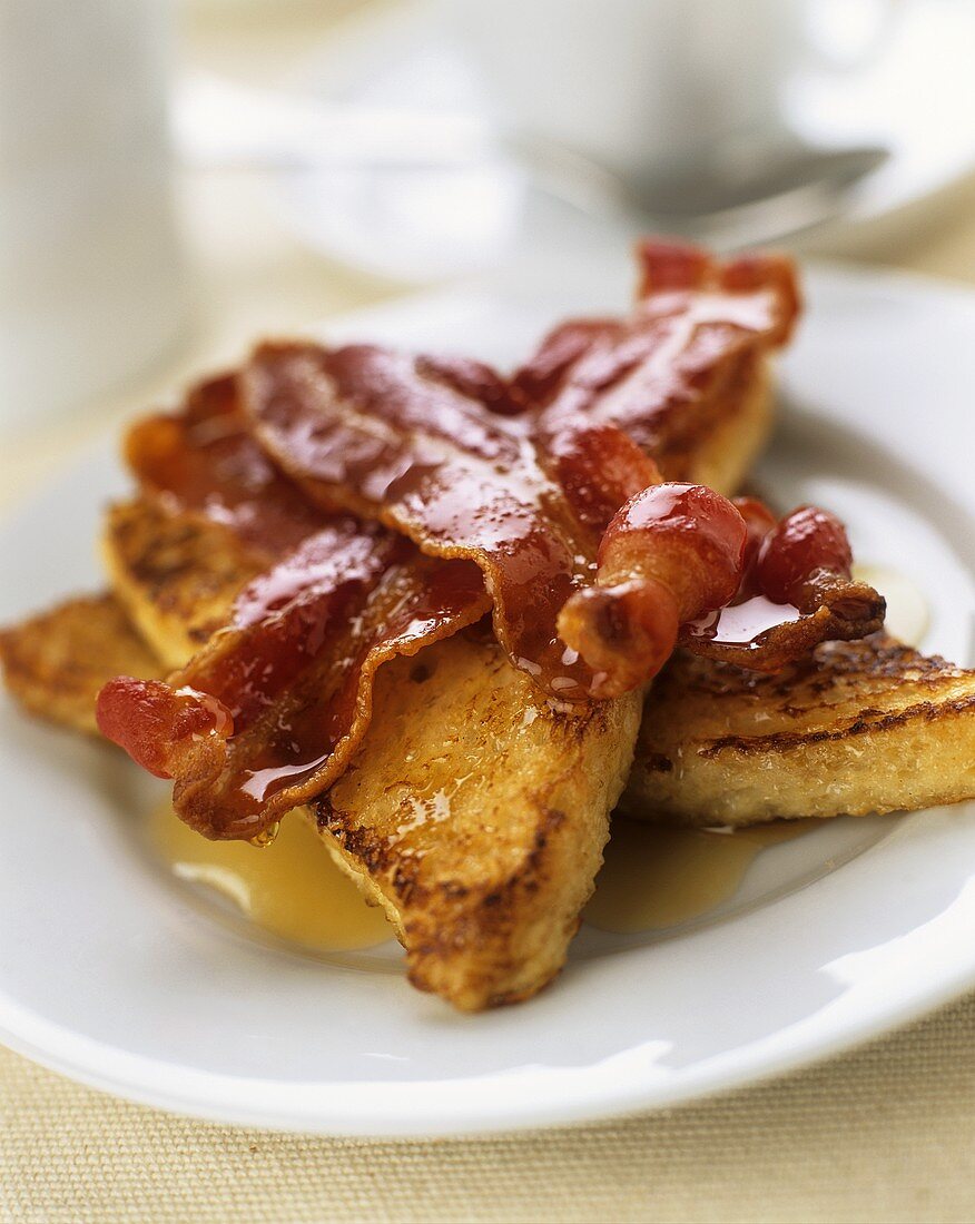 Süsse gebratene Toastecken mit Speck