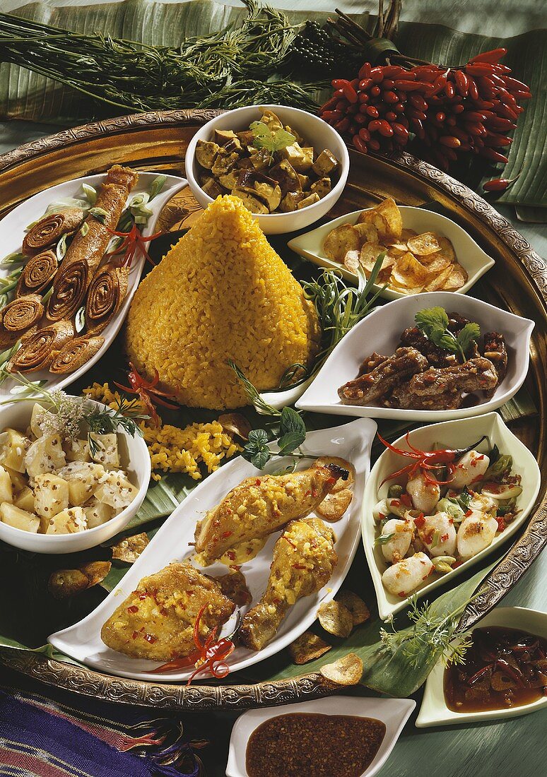 Festliches Reismahl mit asiatischen Spezialitäten