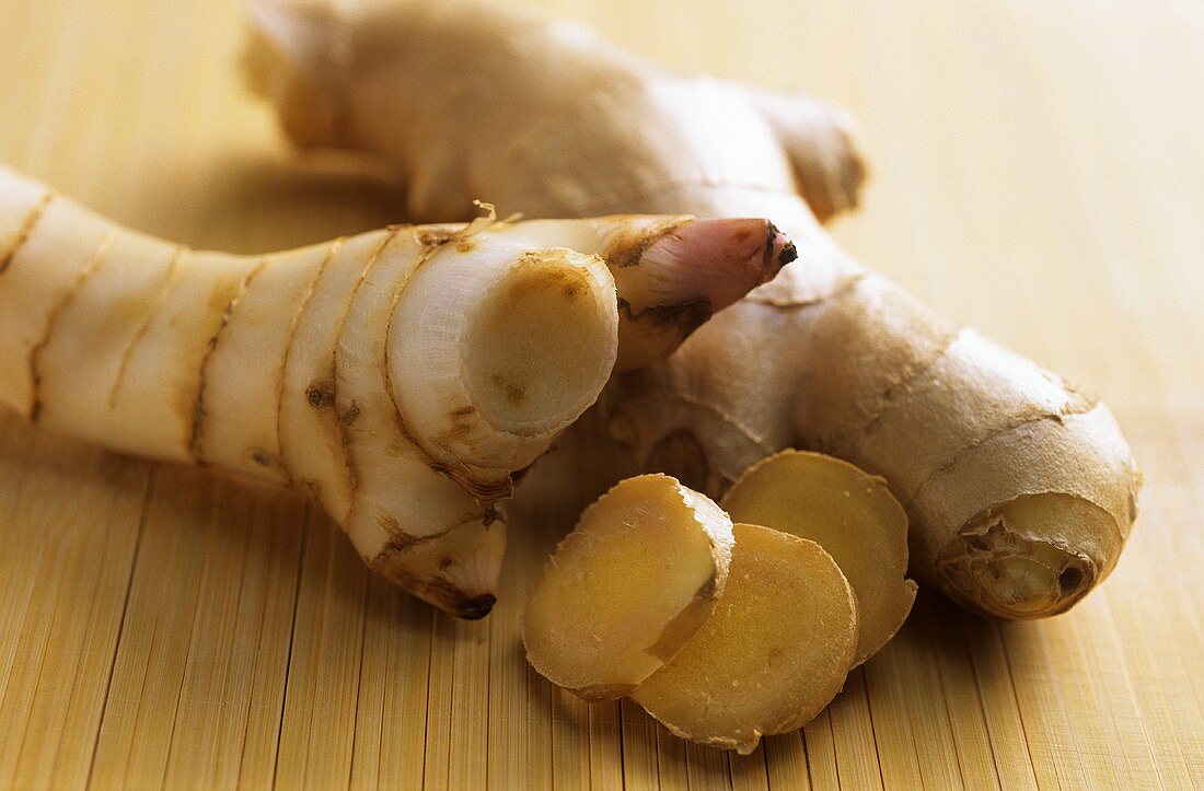 Ginger root, cut surface 
