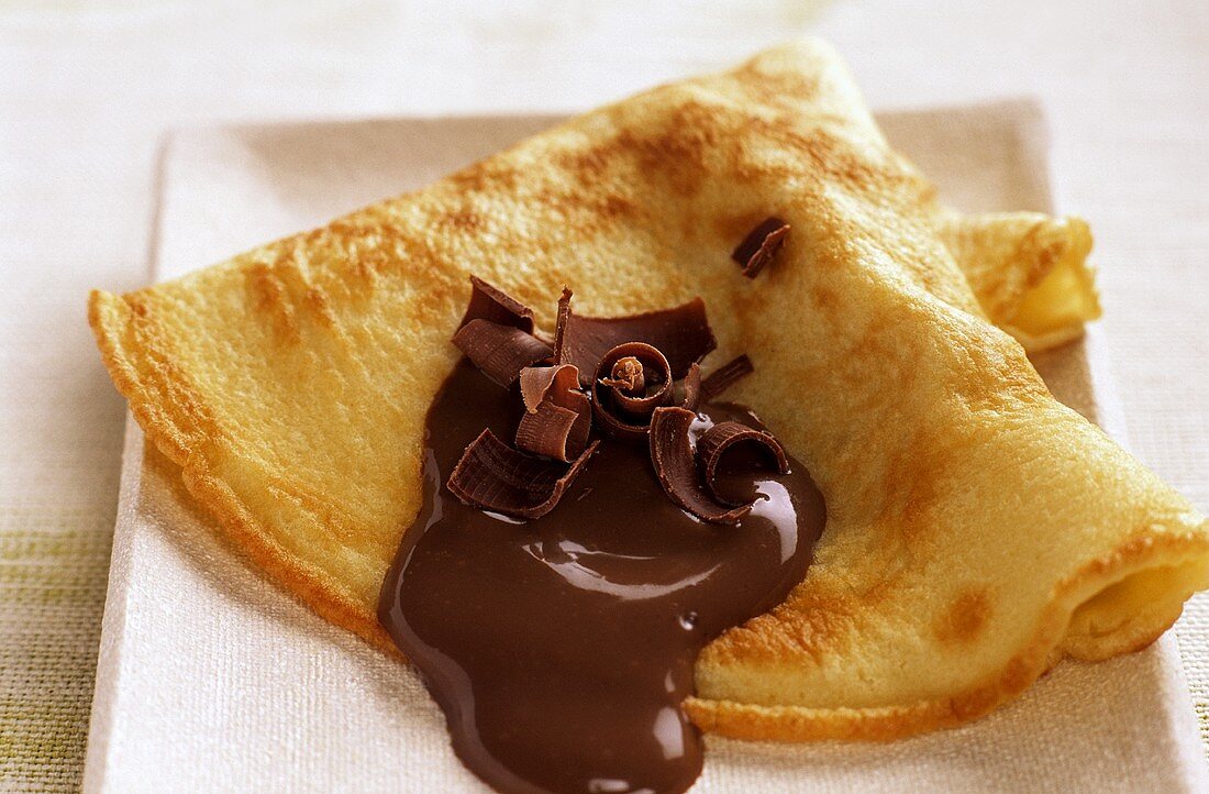 Crêpes with Amaretto and chocolate
