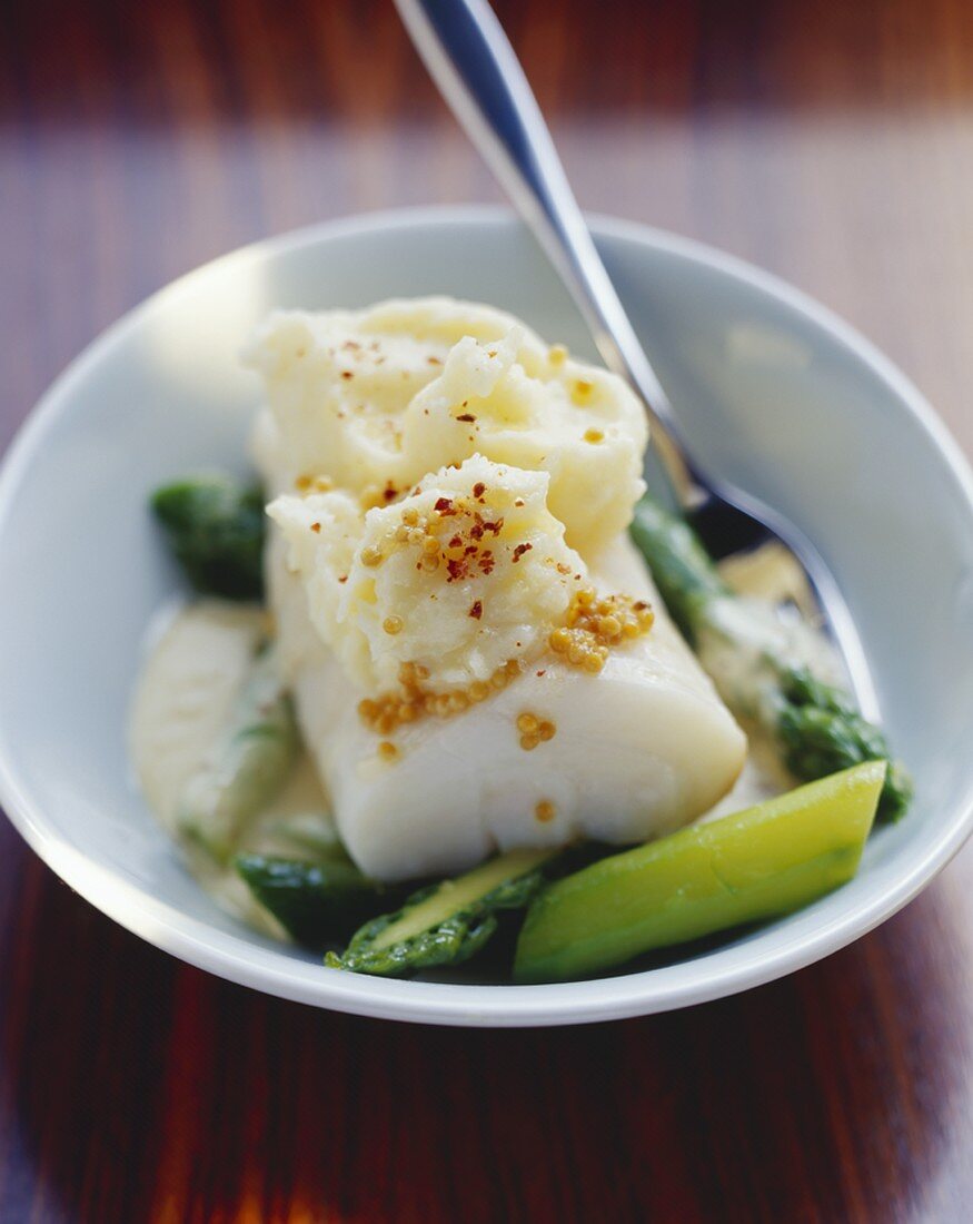 Cod with mustard sauce, mashed potato and green asparagus