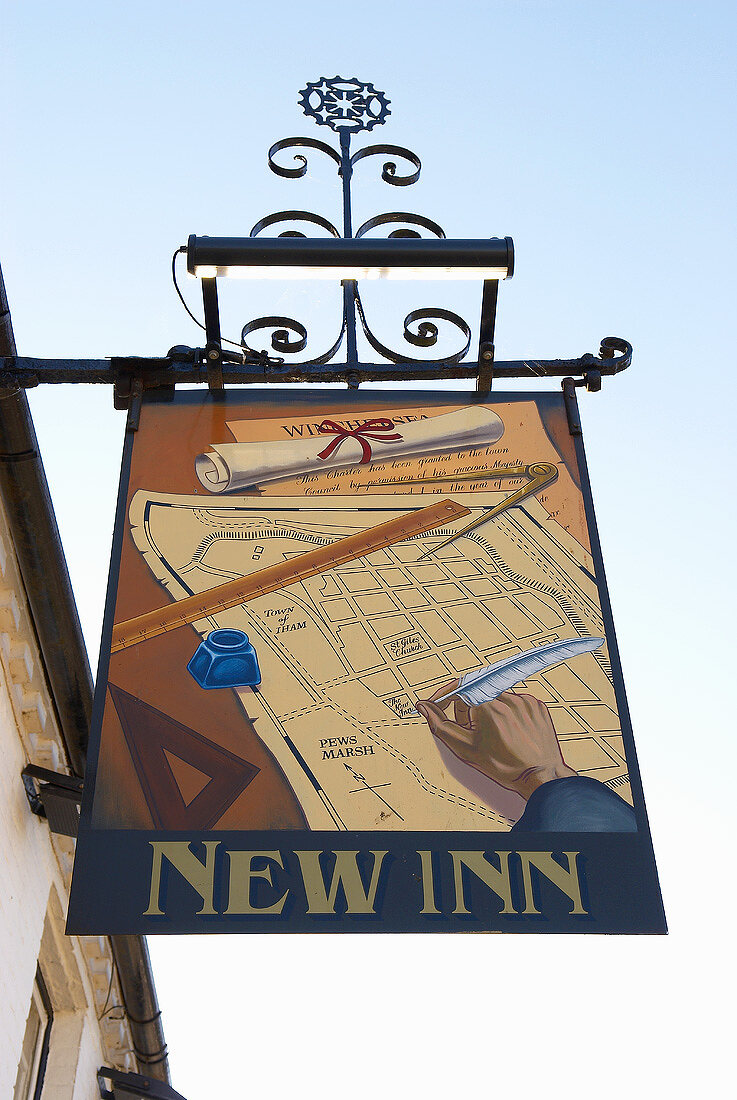 Aussenschild des Pubs 'New Inn' (Winchelsea, England)