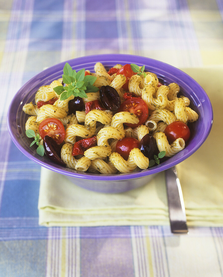 Pasta salad with tomatoes, olives and pesto