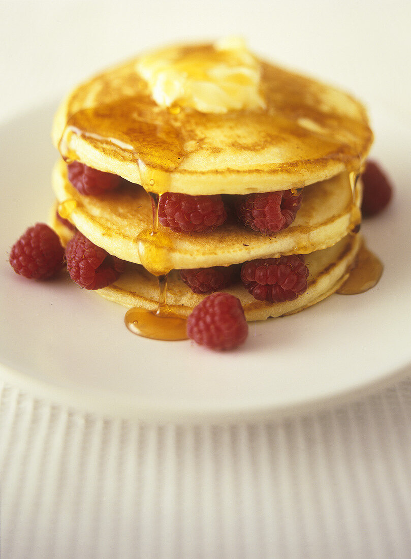 Pancakes with raspberries and maple syrup