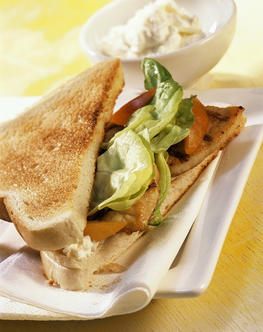 Turkey sandwich with horseradish cream