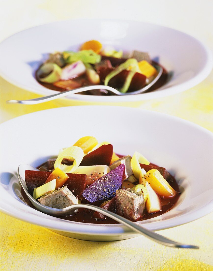 Beetroot stew with beef, honey and allspice