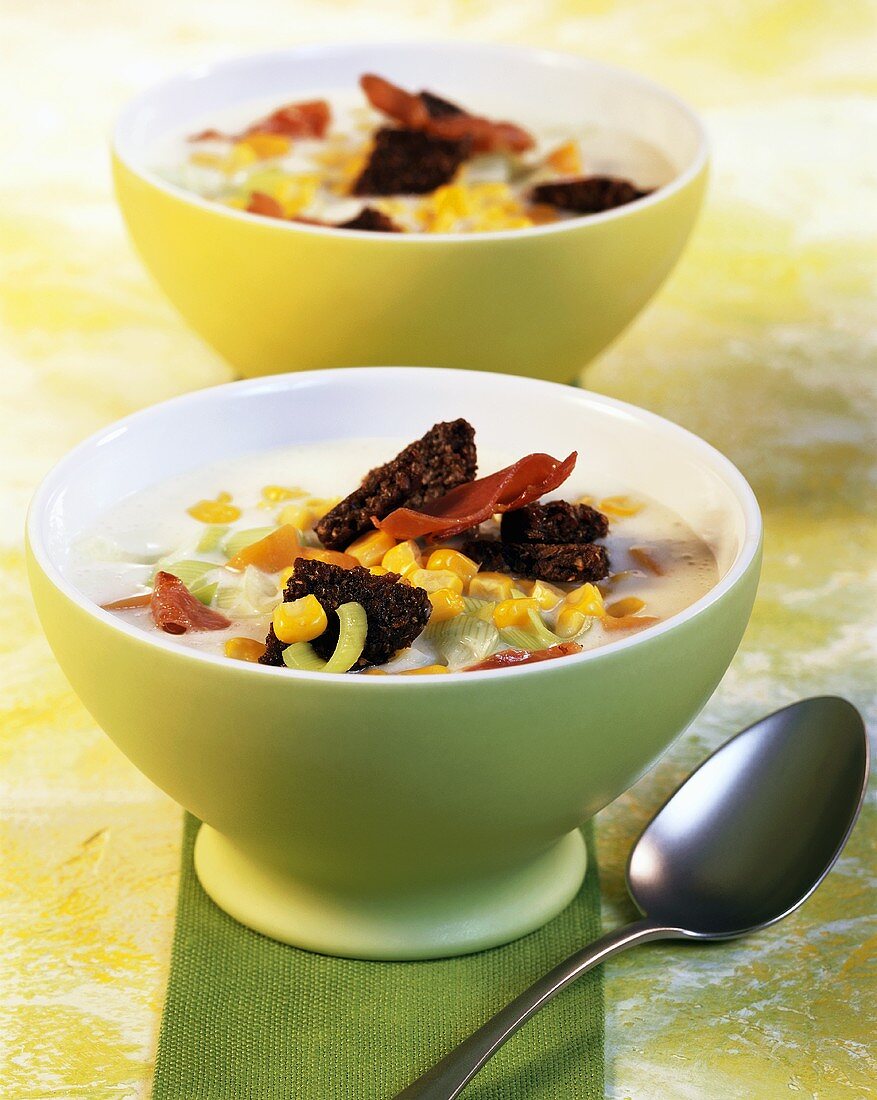 Creamed potato soup with vegetables and pumpernickel