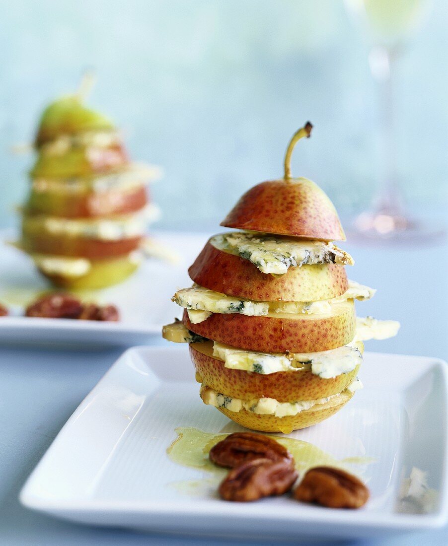 Pear with blue cheese and nut oil