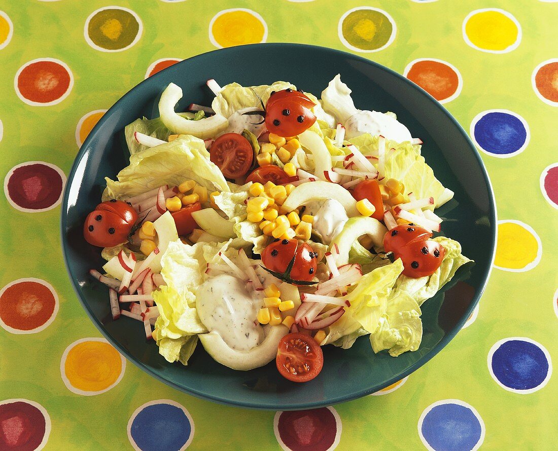 Bunter Salat mit Joghurtsauce