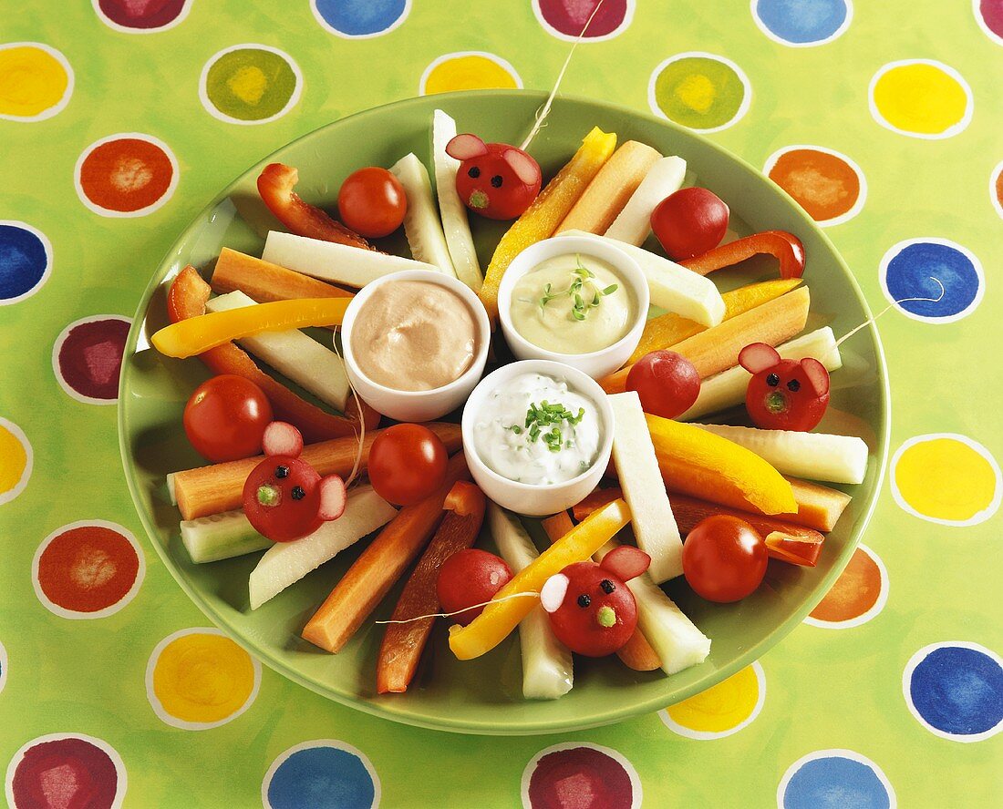 Amusing vegetables with dip