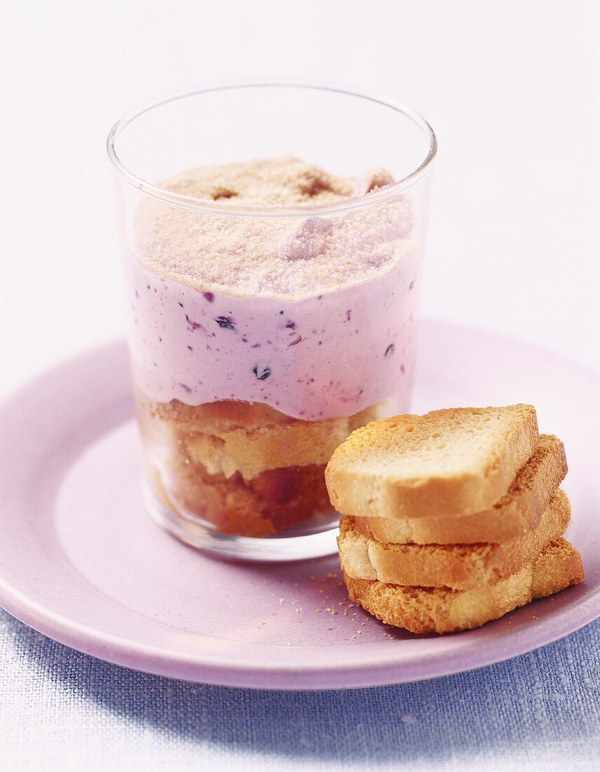 Blueberry tiramisu with zwieback (rusk)