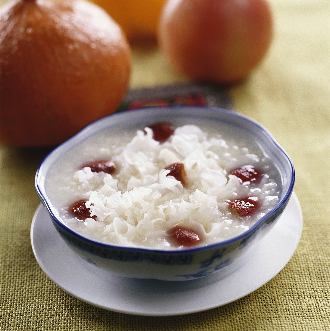 Rice porridge with Tremella and hawthorn