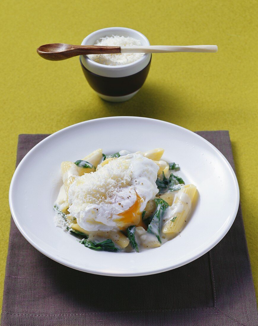 Penne with nettle and spinach sauce and poached egg