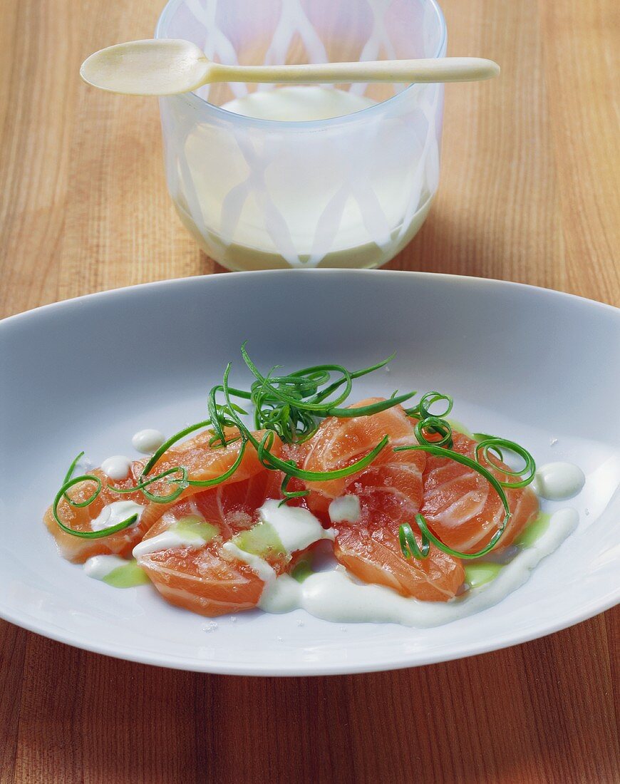 Raw salmon with green horseradish sauce and spring onions