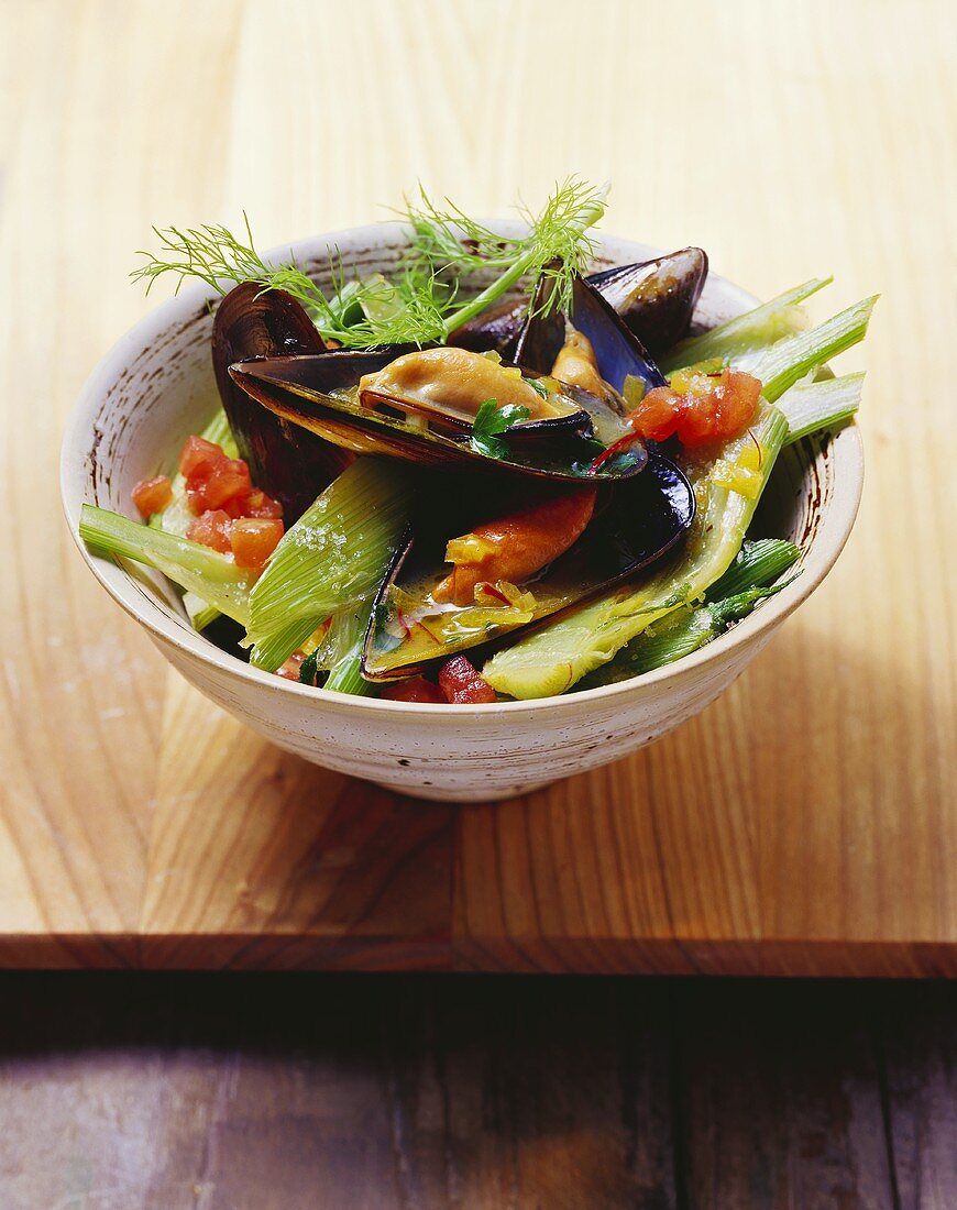 Miesmuscheln im Safransud mit gebratenem Fenchel