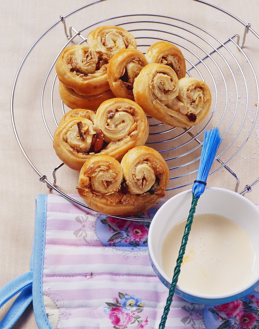 Puff pastry swirls with muesli flakes