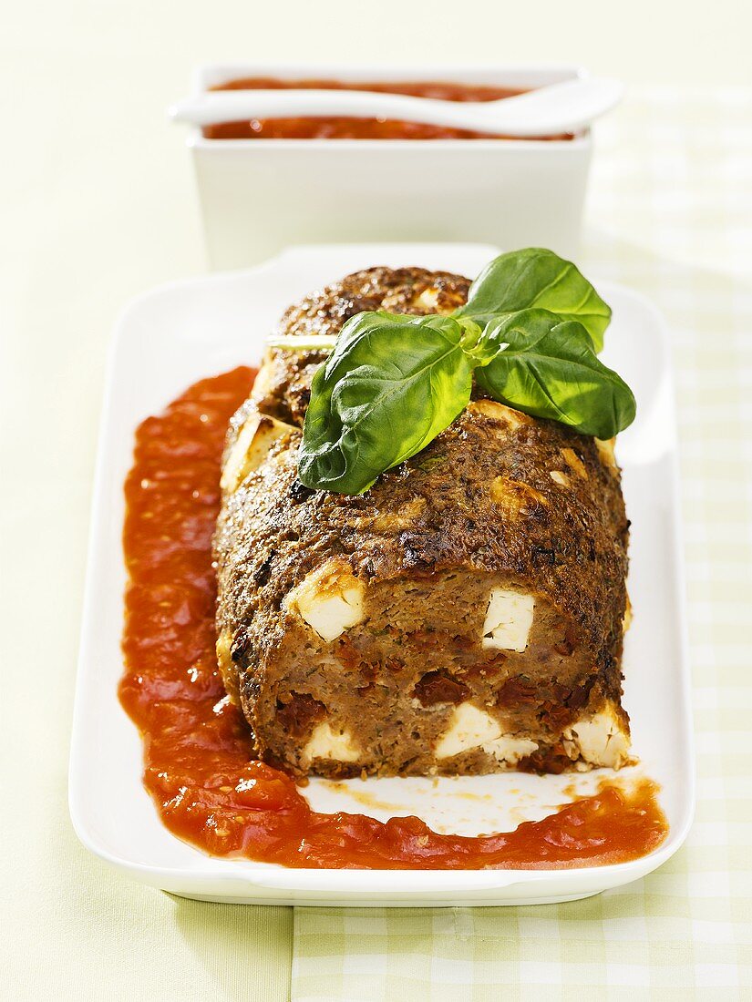 Meatloaf with sheep's cheese and tomatoes