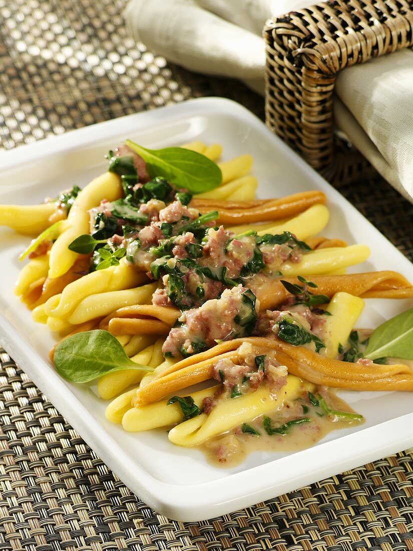 Pasta with mince and spinach sauce