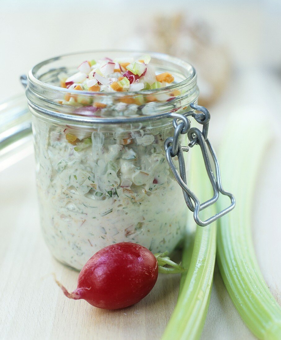 Quark and vegetable spread in preserving jar