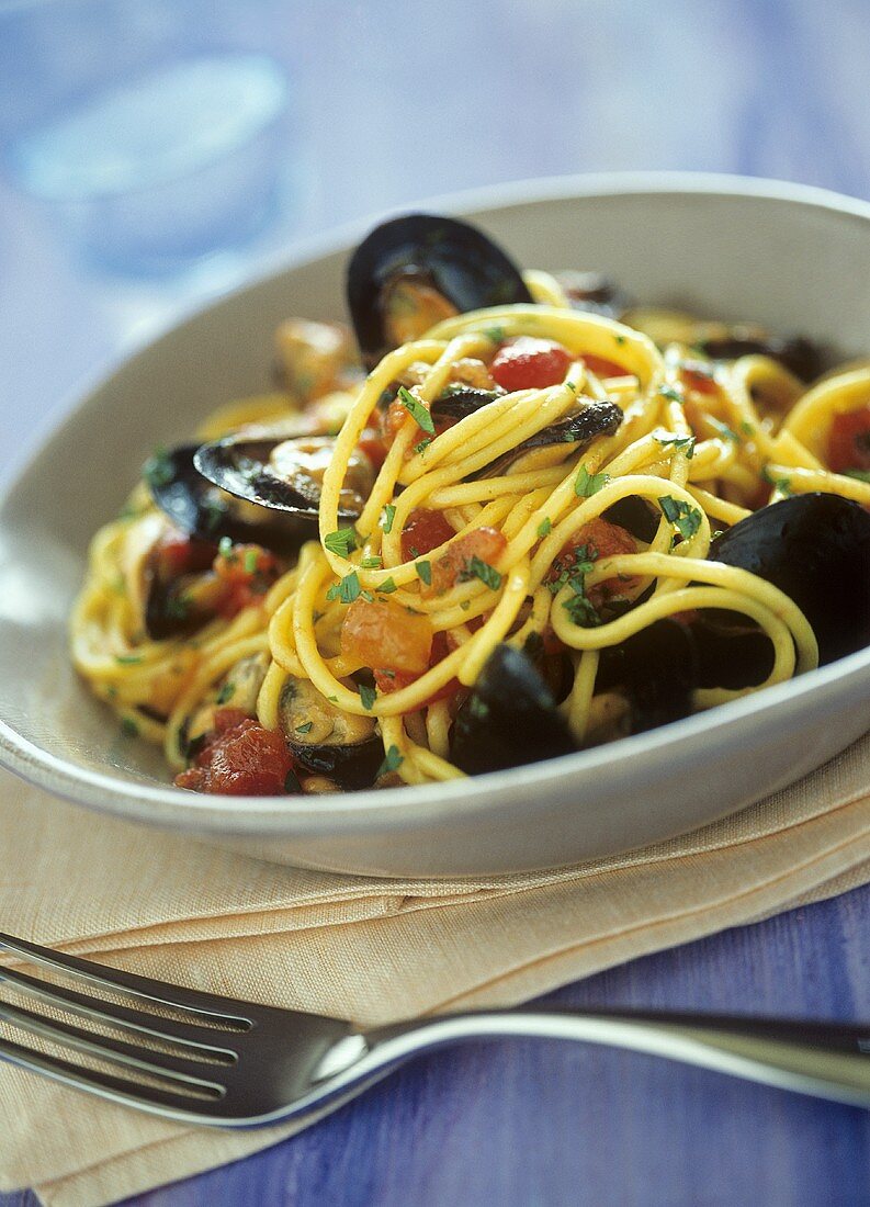 Spaghetti con le cozze (Spaghetti with mussels, Italy)