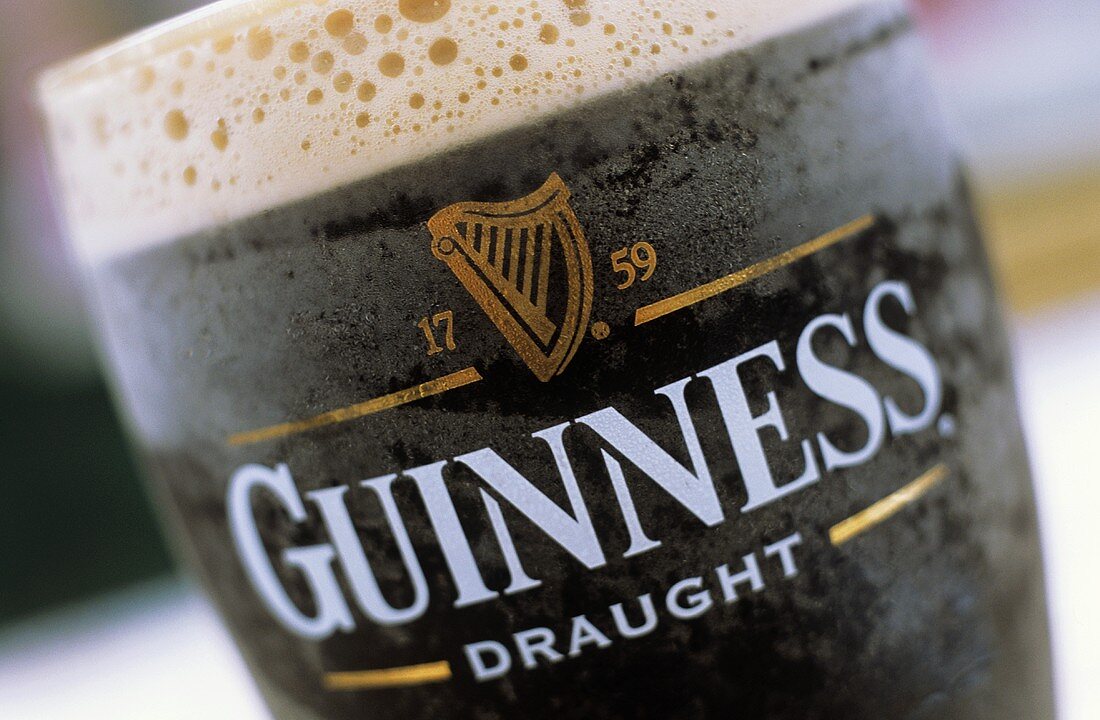 Guinness im Pint-Glas (Nahaufnahme)