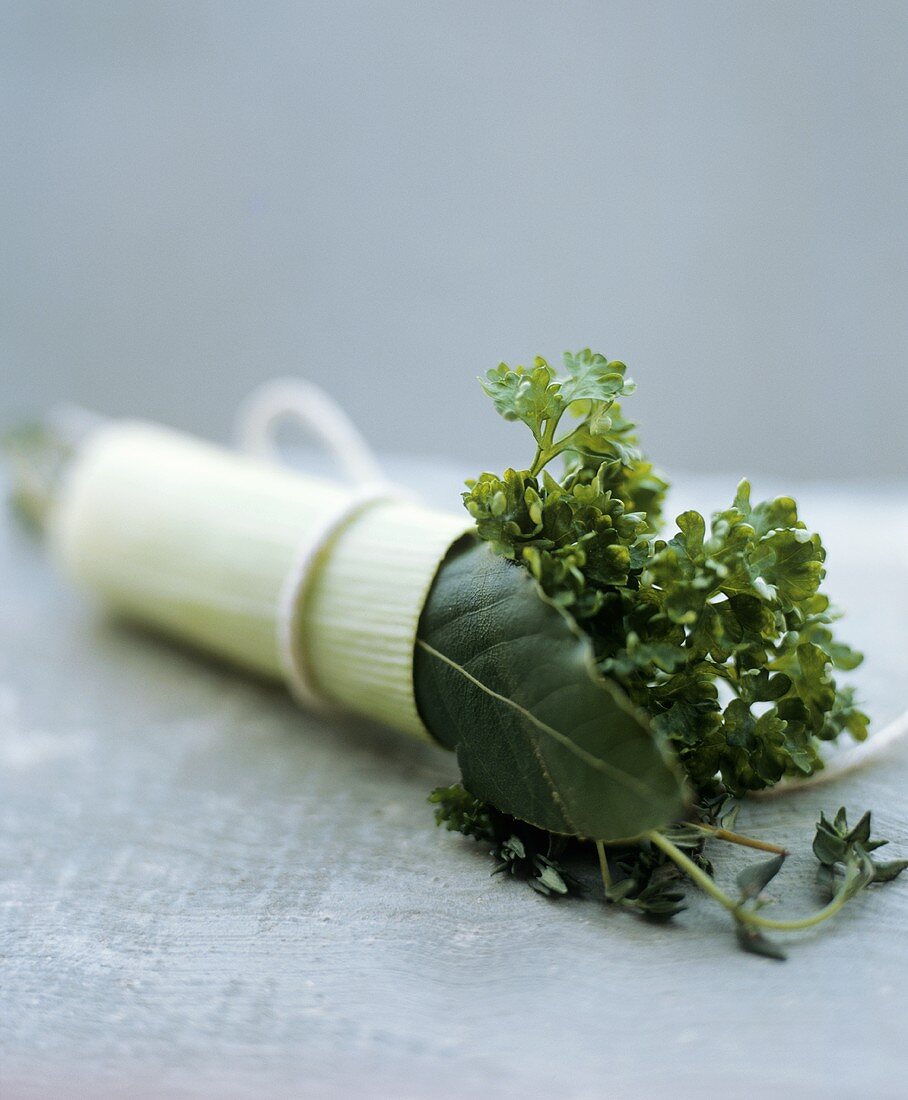 Bouquet garni (with bay leaf, thyme and parsley)