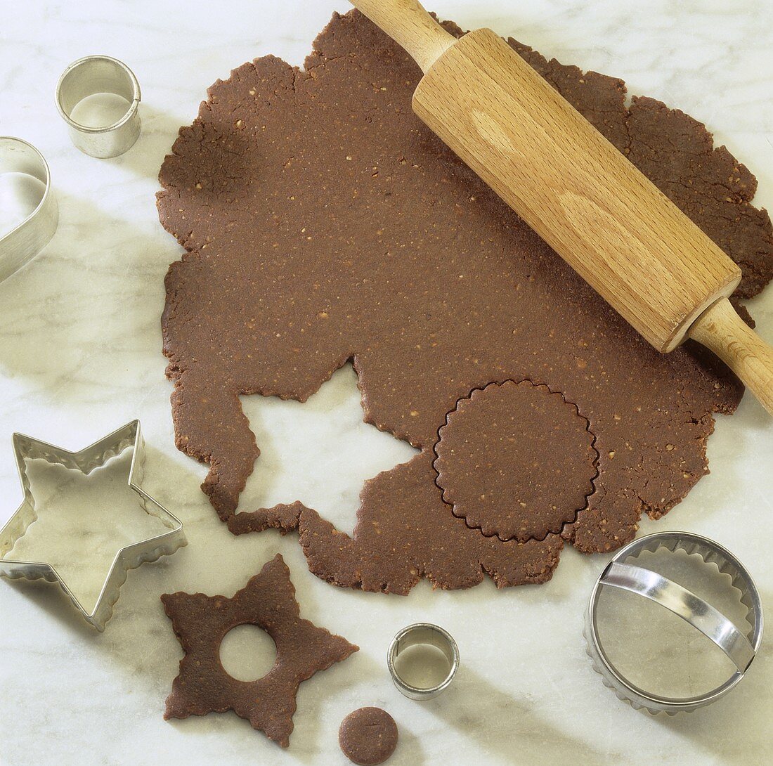 Cutting out gingerbread biscuits (to hang on the Xmas tree)