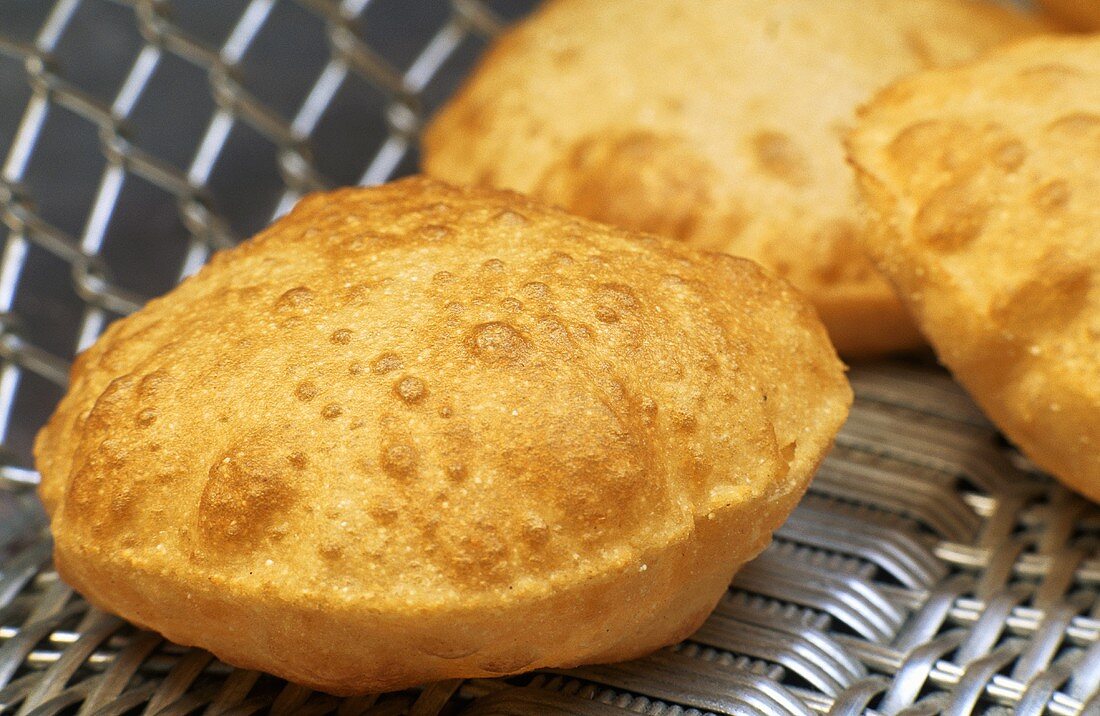 Poori (frittierte kleine Brote aus Indien)