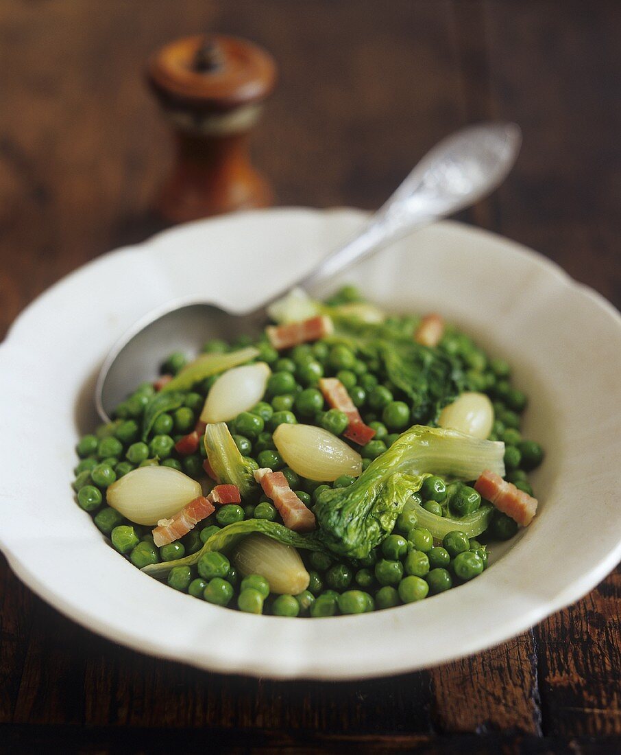 Petits pois à la francaise (Erbsen mit Zwiebeln,Speck,Salat)