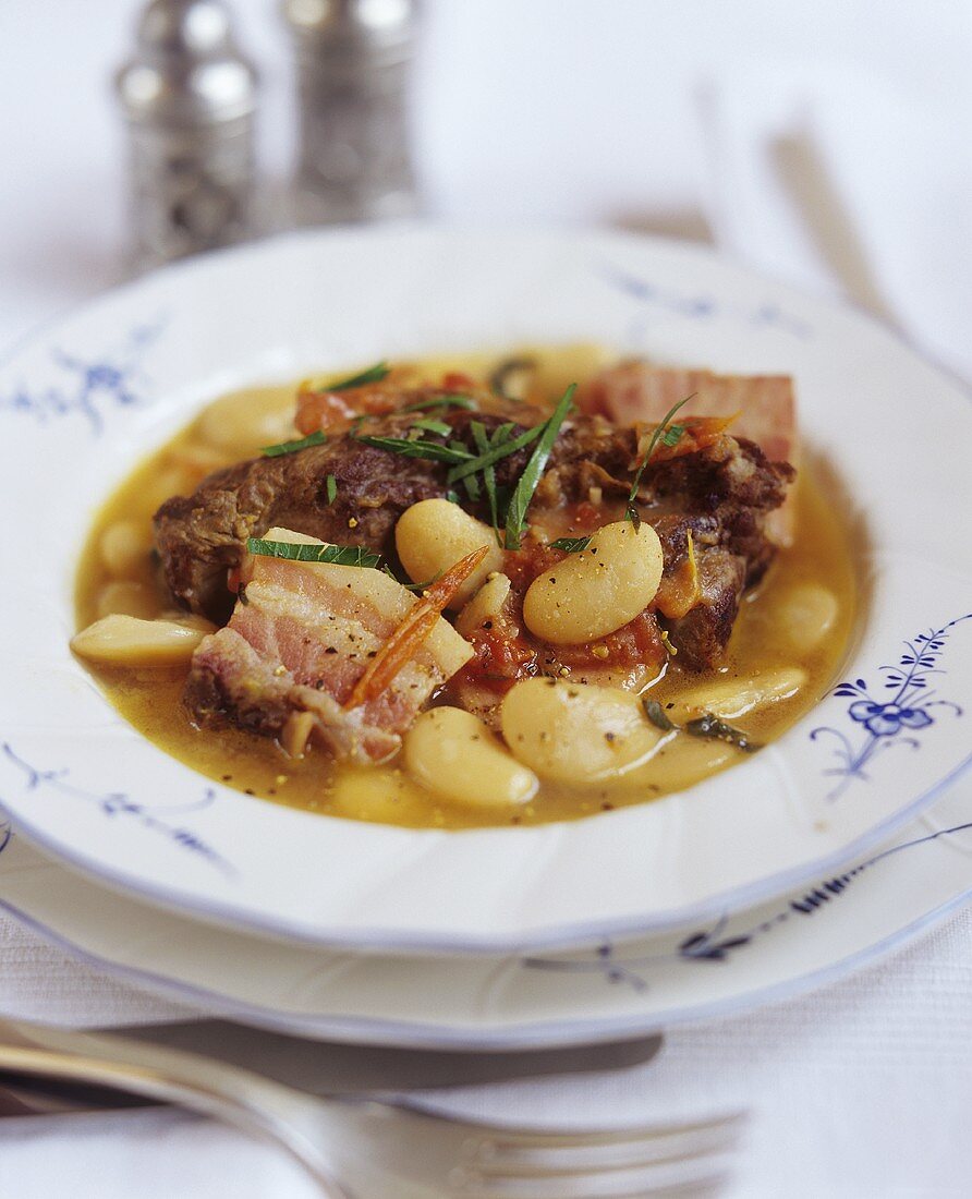 Geschmortes Lammfleisch mit weissen Bohnen (Frankreich)