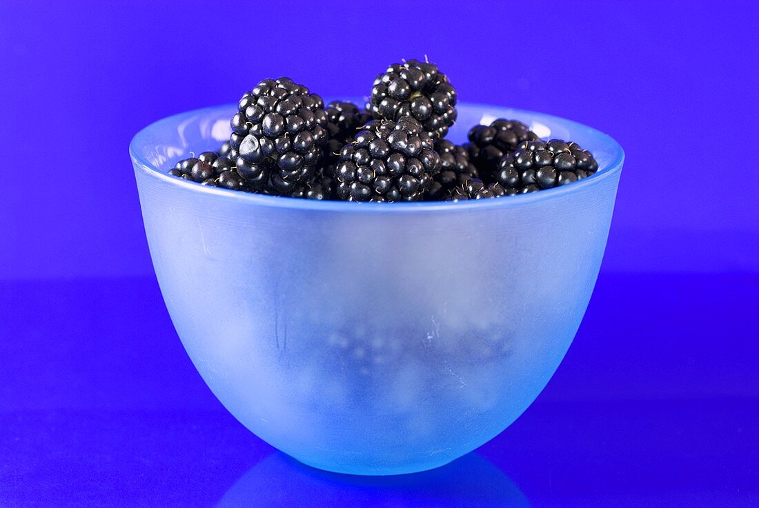 Blackberries in a small bowl