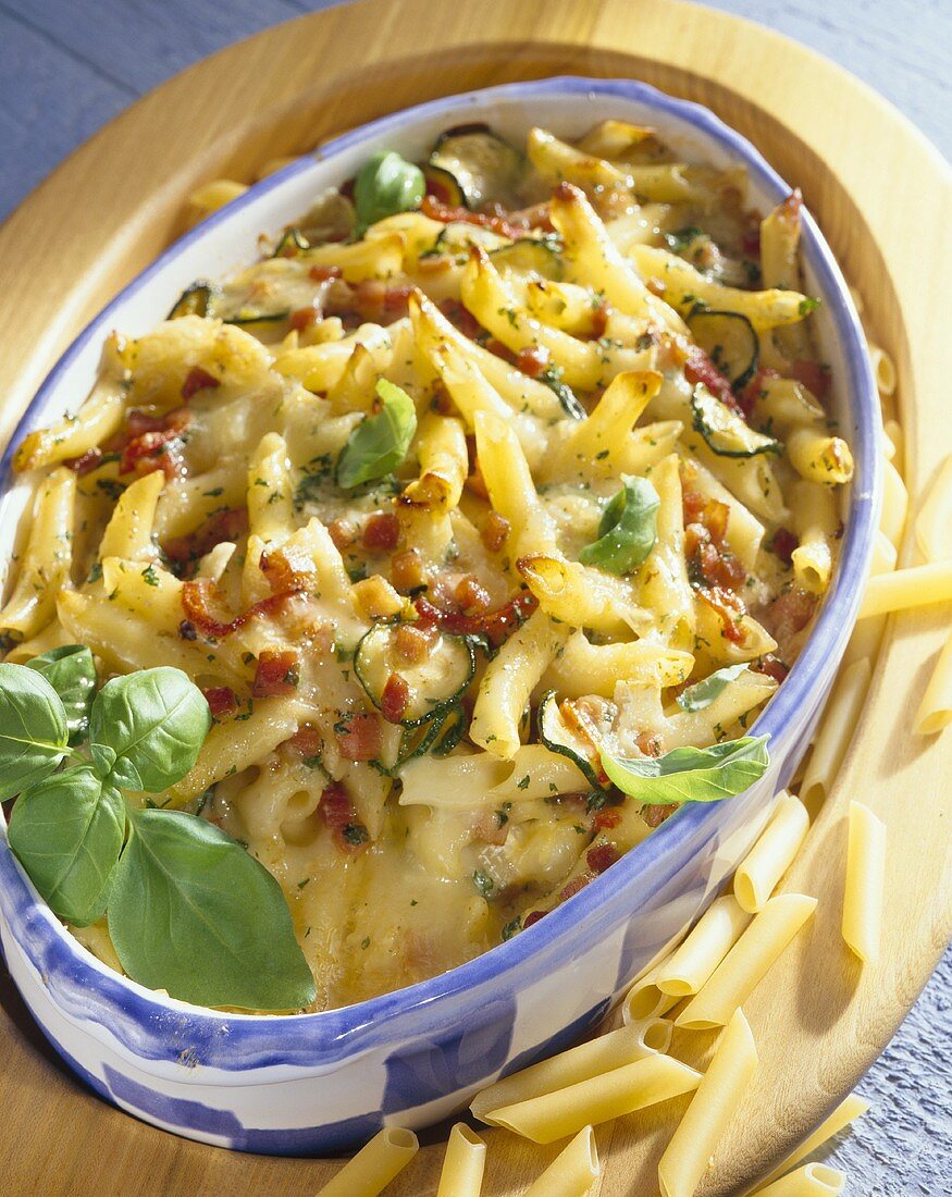 Pasta bake with ham and courgettes