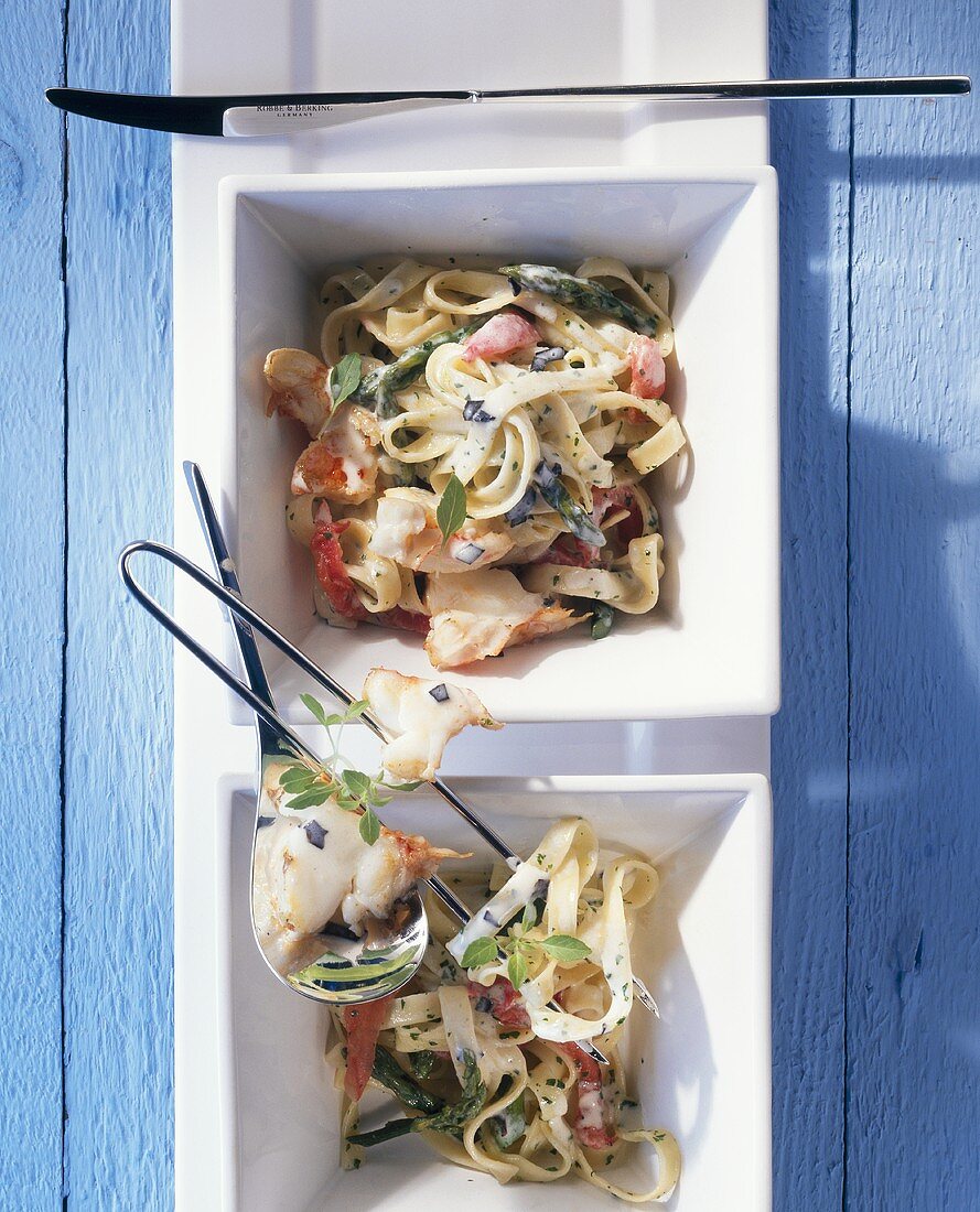 Tagliatelle mit Languste, Spargel und Trüffelsauce