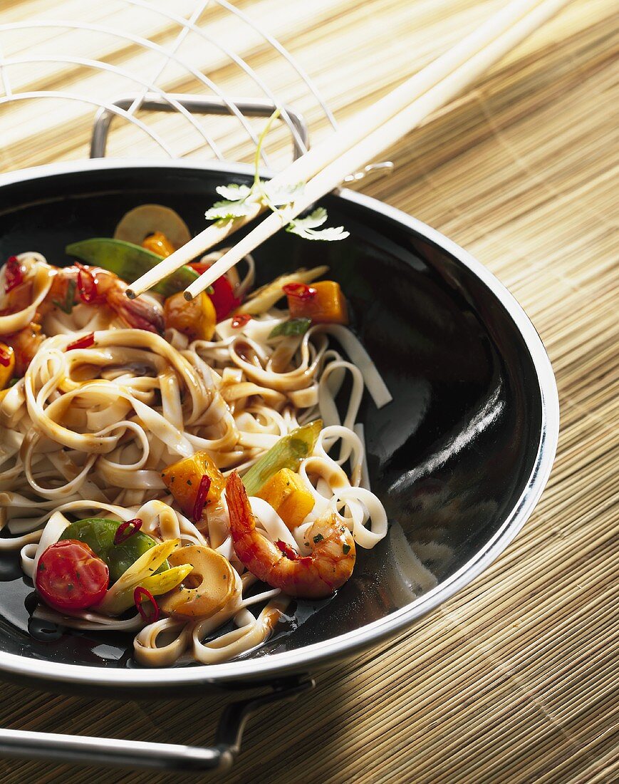 Noodles and vegetables cooked in wok