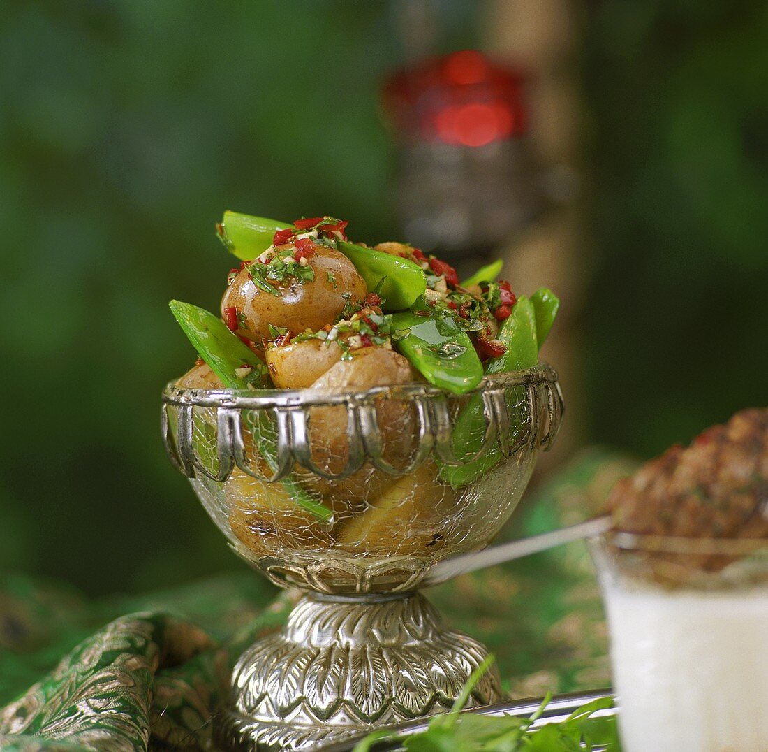 Warmer Kartoffelsalat mit Zuckererbsen