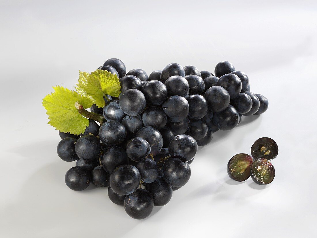 Grapes, varieties ‘Piroschka’ and ‘Nero’