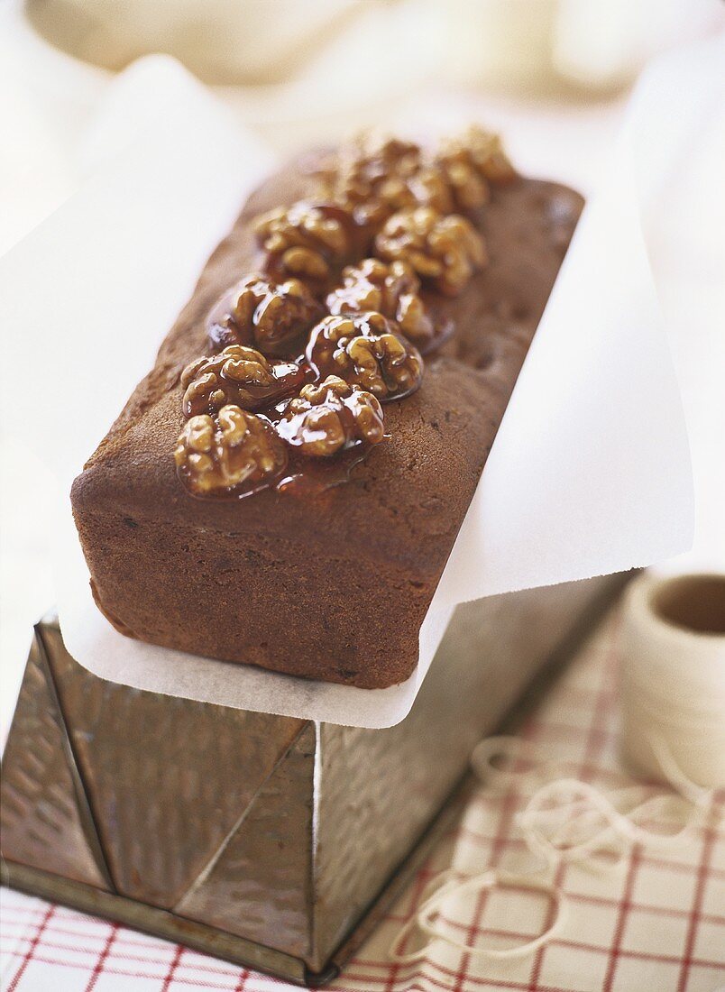Gingerbread with walnuts