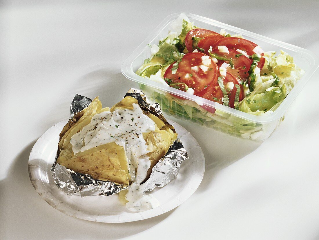 Baked potato with sour cream & mixed salad with tomato