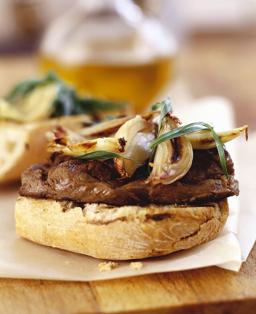 Steak-Ciabatta mit karamellisierten Zwiebeln