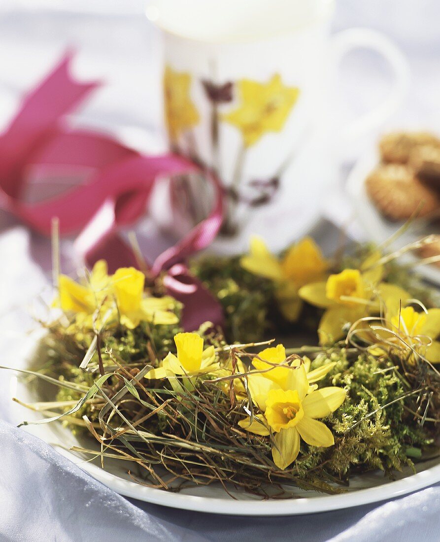 Hay wreath with narcissi