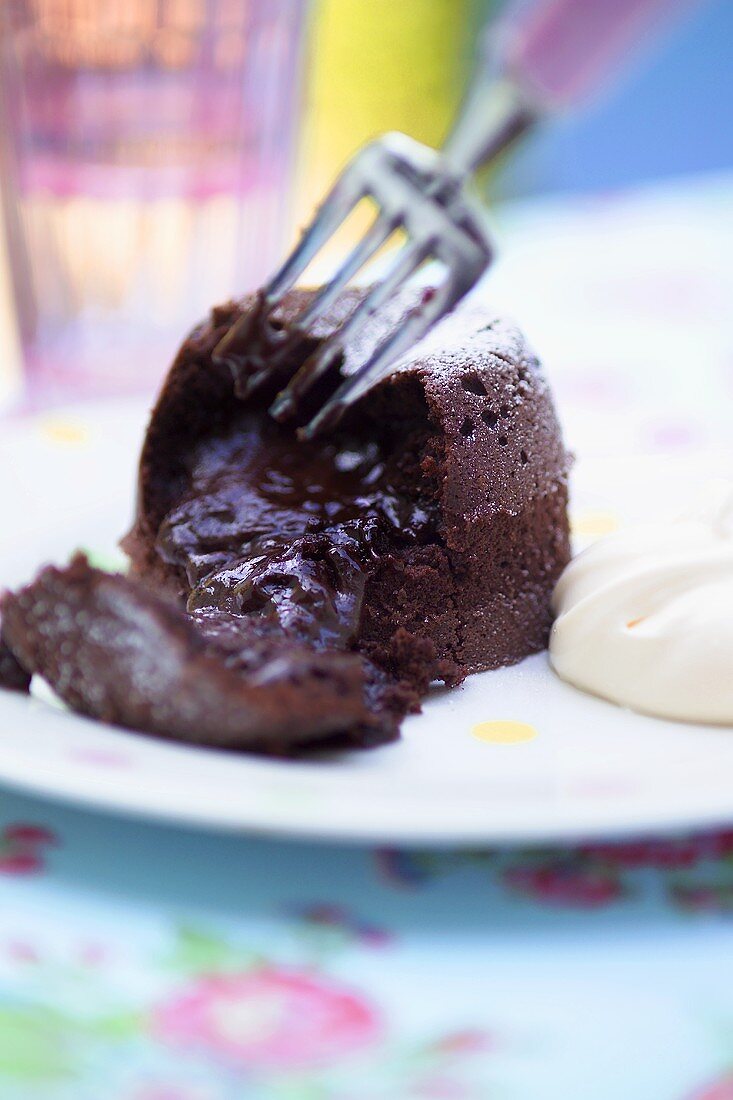 Filled chocolate pudding with icing sugar and cream