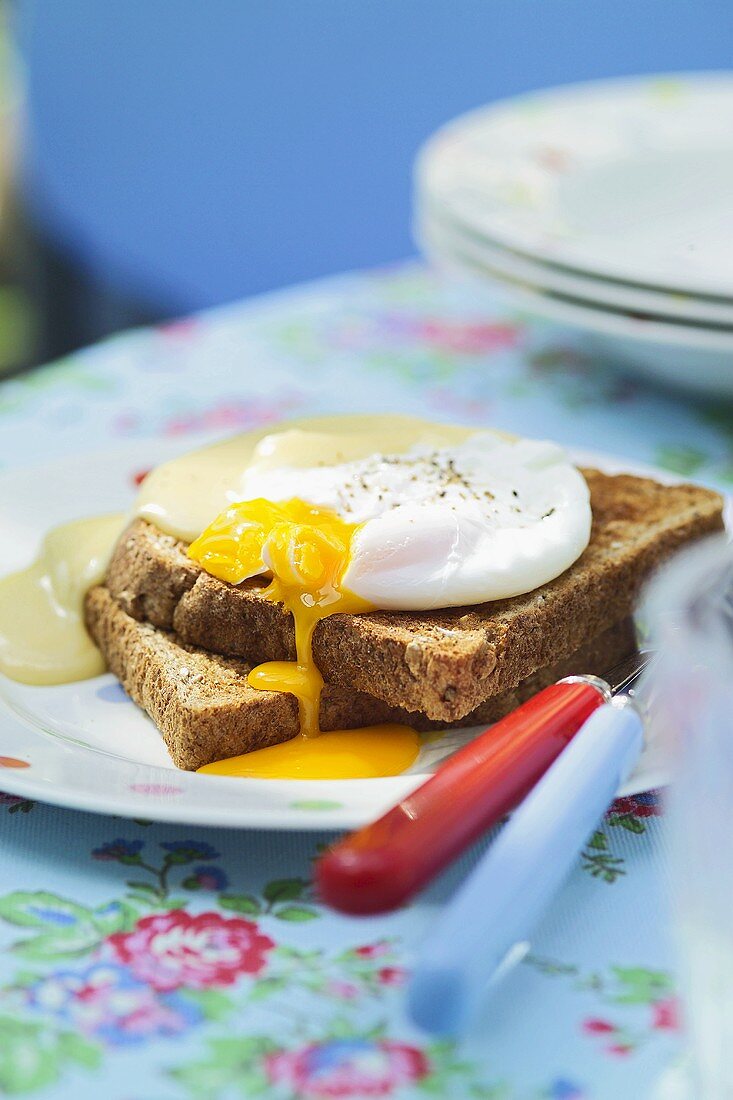 Welsh Rarebit mit pochiertem Ei