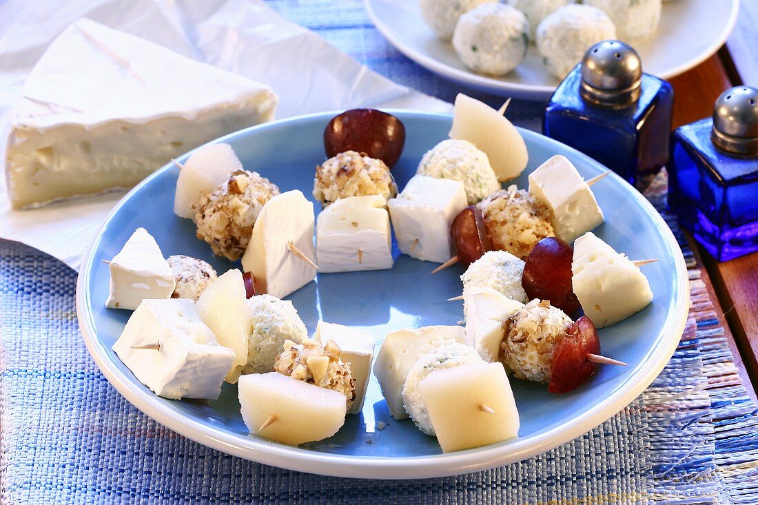 Cheese on sticks with grapes and pear